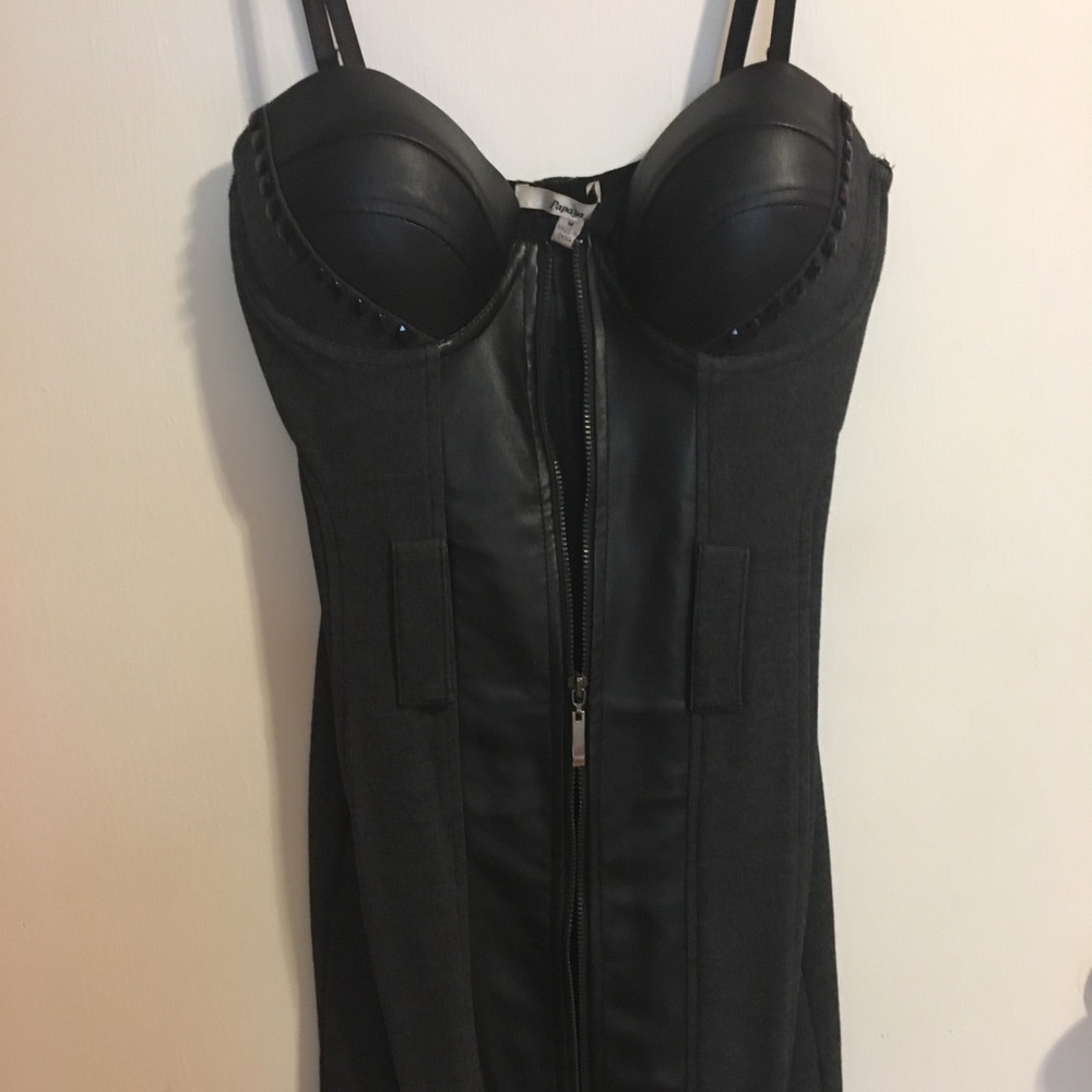 Black zip up dress - Picture 2 of 5